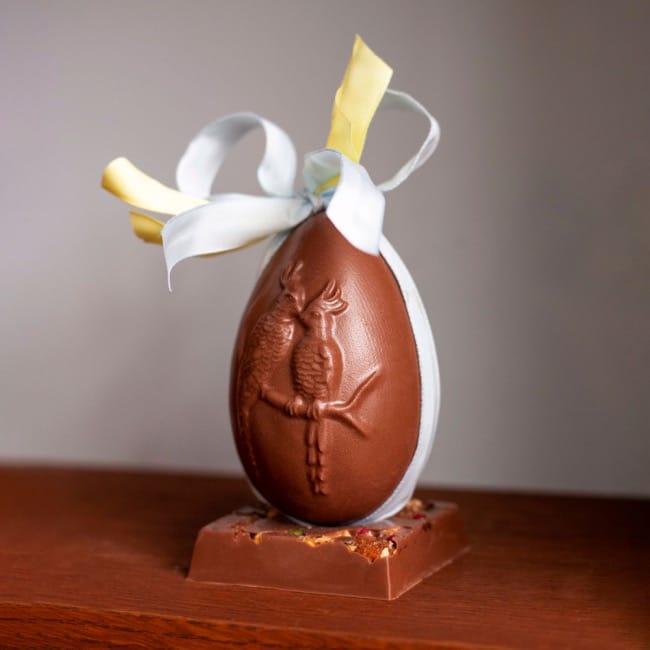 Easter Egg Perruches, Milk 15cm, Side Filling Easter Egg Perruches, Milk 15cm, Side Filling