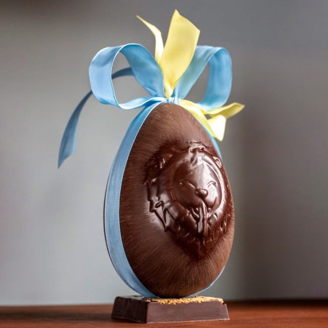 Easter Egg Lion de Lyon, Milk 15cm, Side Filling Easter Egg Lion de Lyon, Milk 15cm, Side Filling